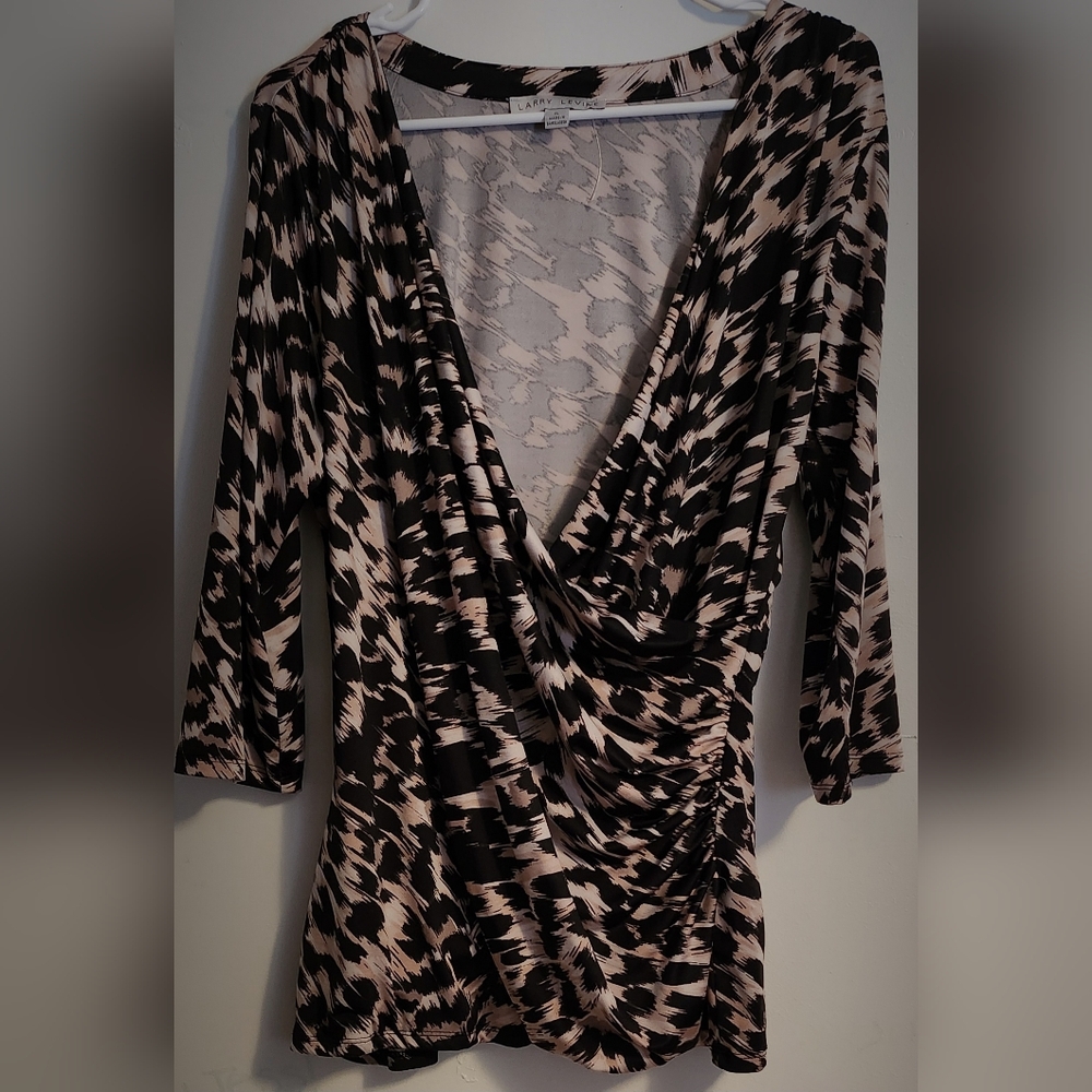 Larry Levine animal print blouse ft a draped, faux-wrap front 3/4 Sleeves, XL!